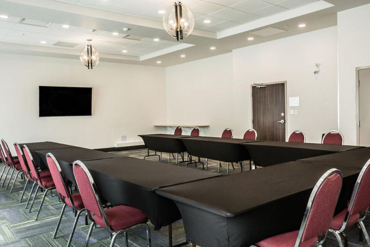 Holiday Inn Express & Suites Edmonton N - St Albert By Ihg Saint Albert Zewnętrze zdjęcie